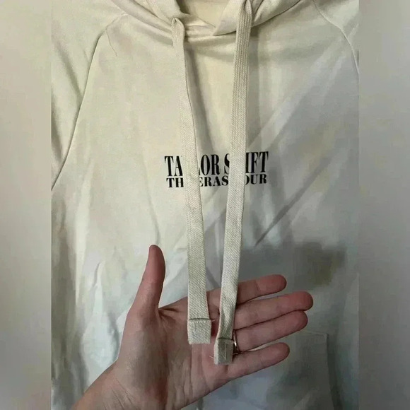 Taylor Swift The Eras Tour White Sweatshirt With Hood Women’s Size M - Picture 6 of 15